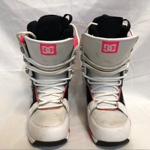DC “ Misty” Snowboard boots size 8.5 in women’s